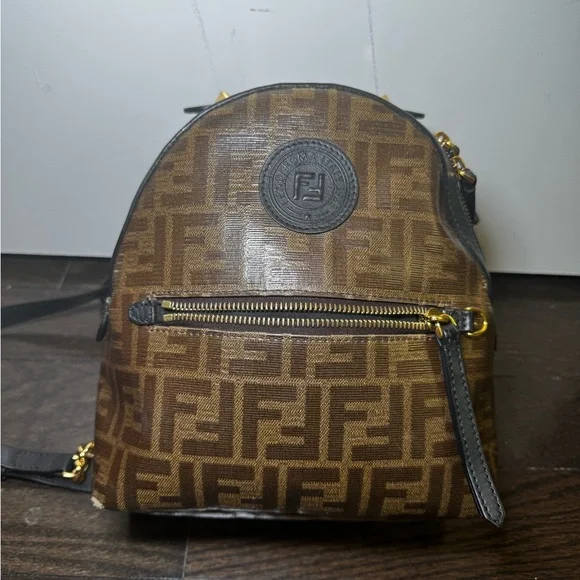 Fendi mini monogram backpack - Picture 4 of 5